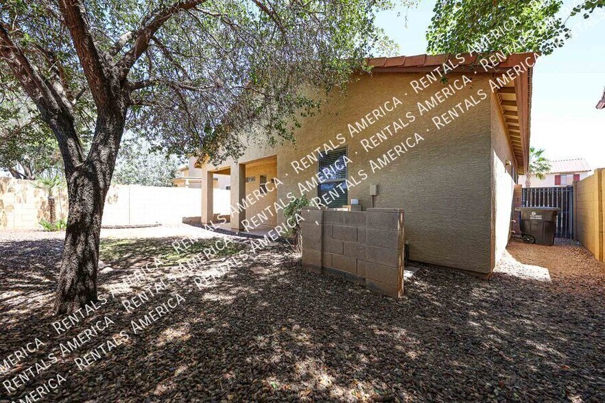 Building Photo - 2010 S Falcon Dr