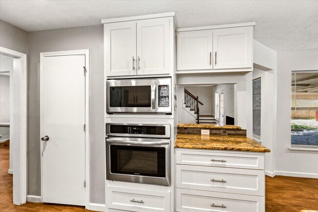 Building Photo - 751 Langwood Dr