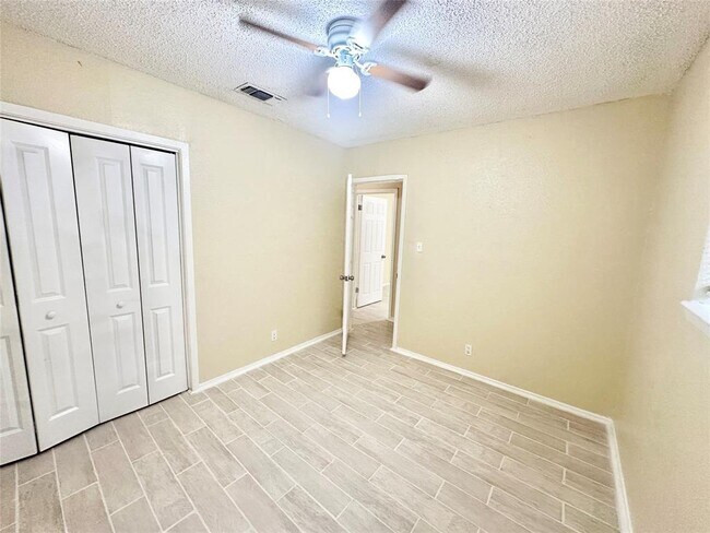 Building Photo - 4302 Scottsdale Rd