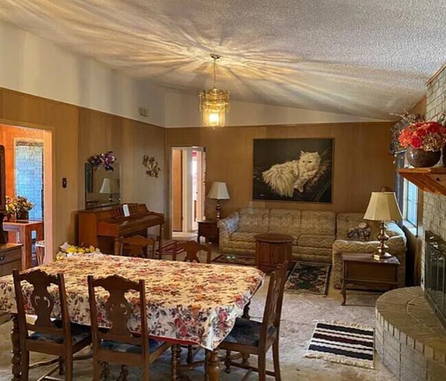 Building Photo - 2022 S High St