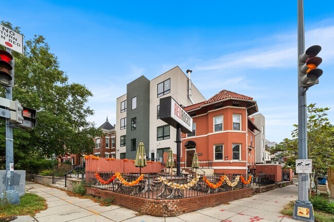 Building Photo - 625 Park Rd NW