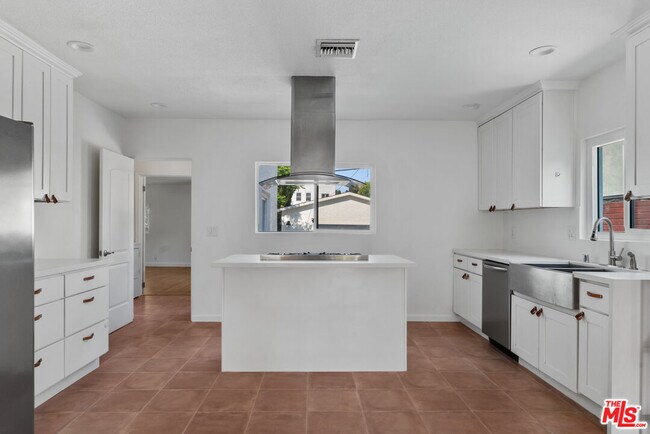 Building Photo - 4031 Edenhurst Ave
