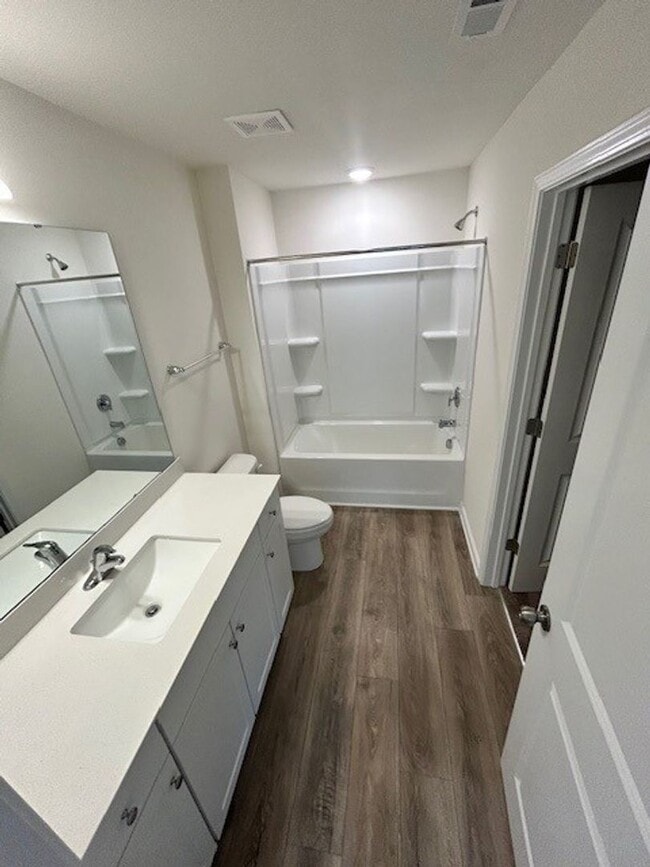 Building Photo - 1st Full Months Rent FREE!