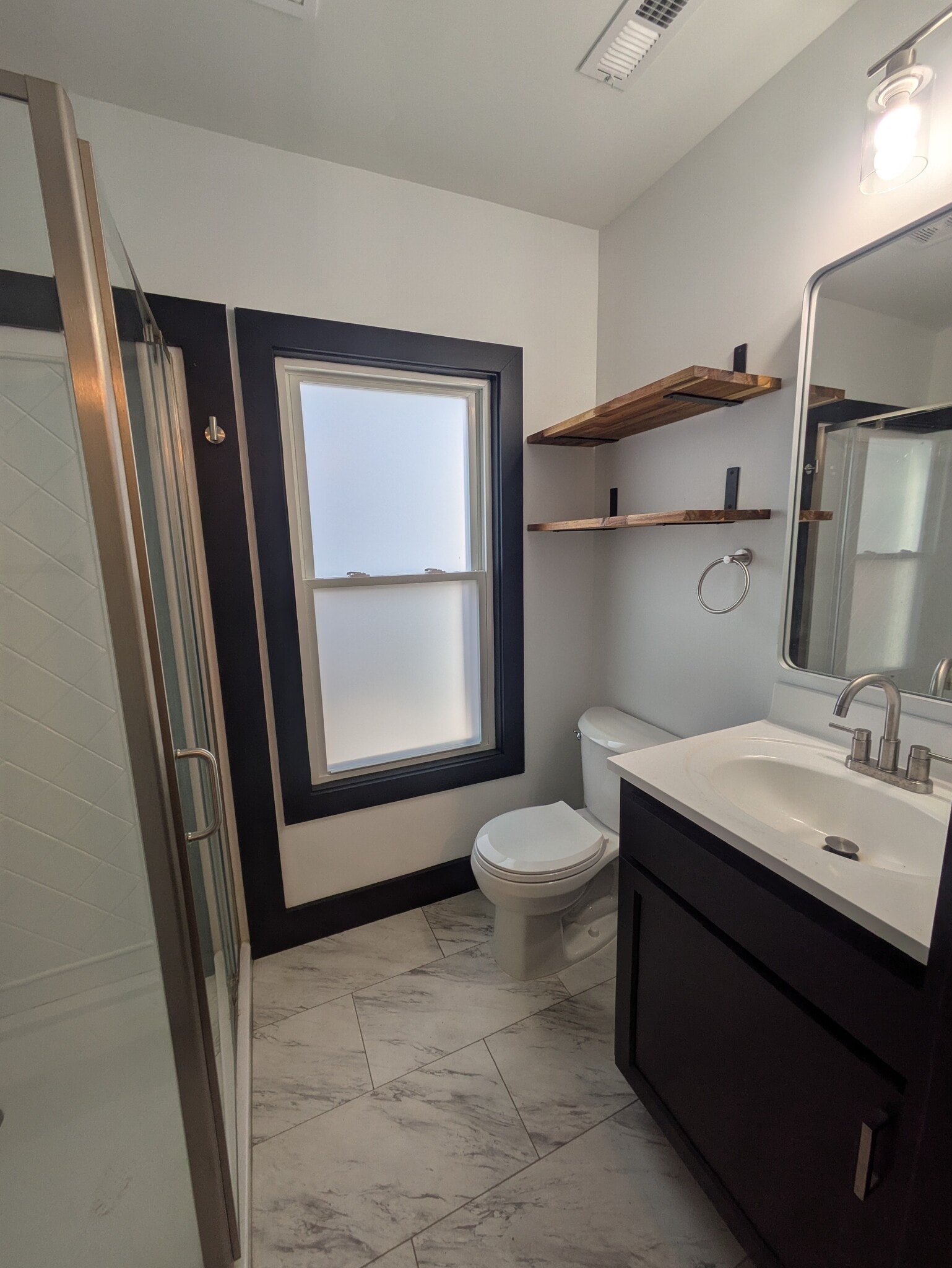 master bathroom - 179 Everglades Blvd