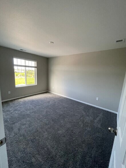 Building Photo - 332 Vista Cliff Cir