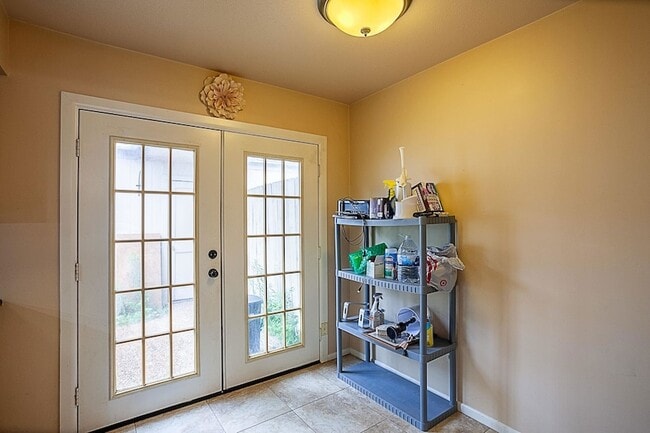 Building Photo - 5874 Meadow Way