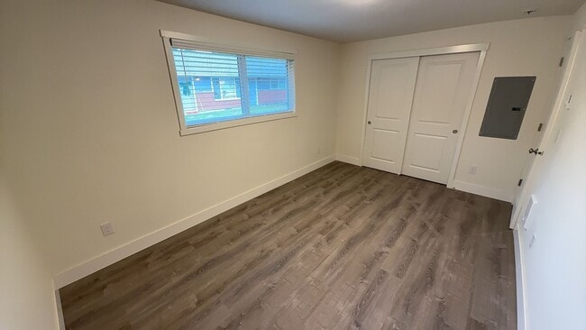 Building Photo - Cozy upgraded 2 bedroom duplex w/ attached 1 car garage in Lakewood available now!