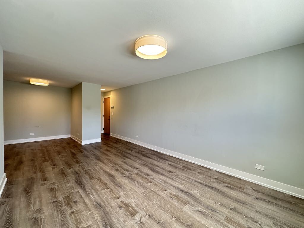Building Photo - 450 W Barry Ave