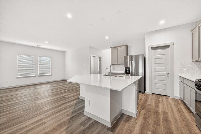 Building Photo - 1107 Lakes Edge Ln