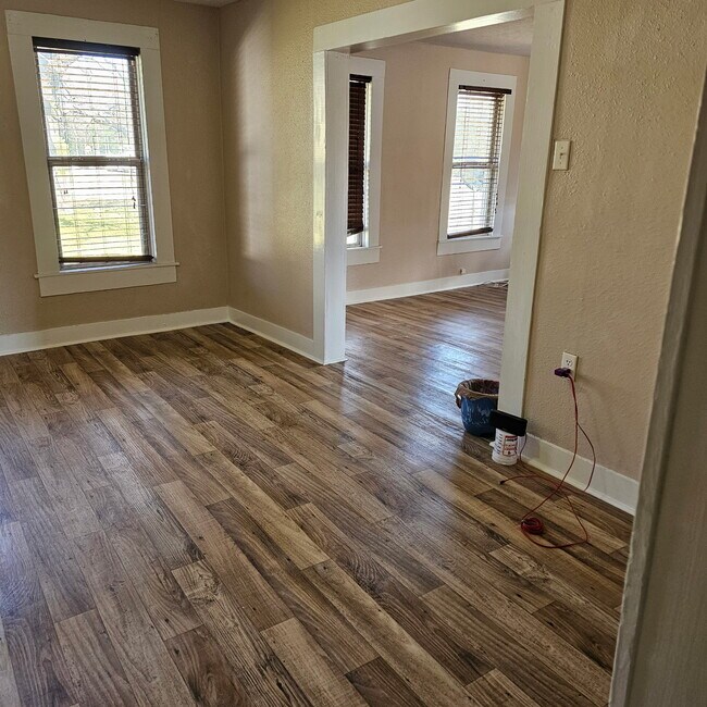 Building Photo - 5051 State Hwy 135 N