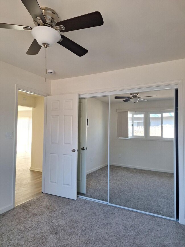 Building Photo - 4866 Clairemont Dr