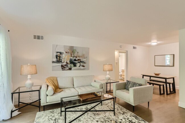 Building Photo - Charming Boulder Condo with Deck, Steps to...