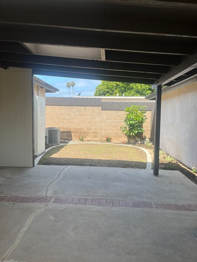 Building Photo - 1147