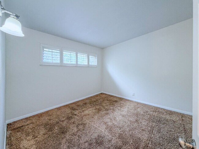 Building Photo - 1065 Belfast Ln