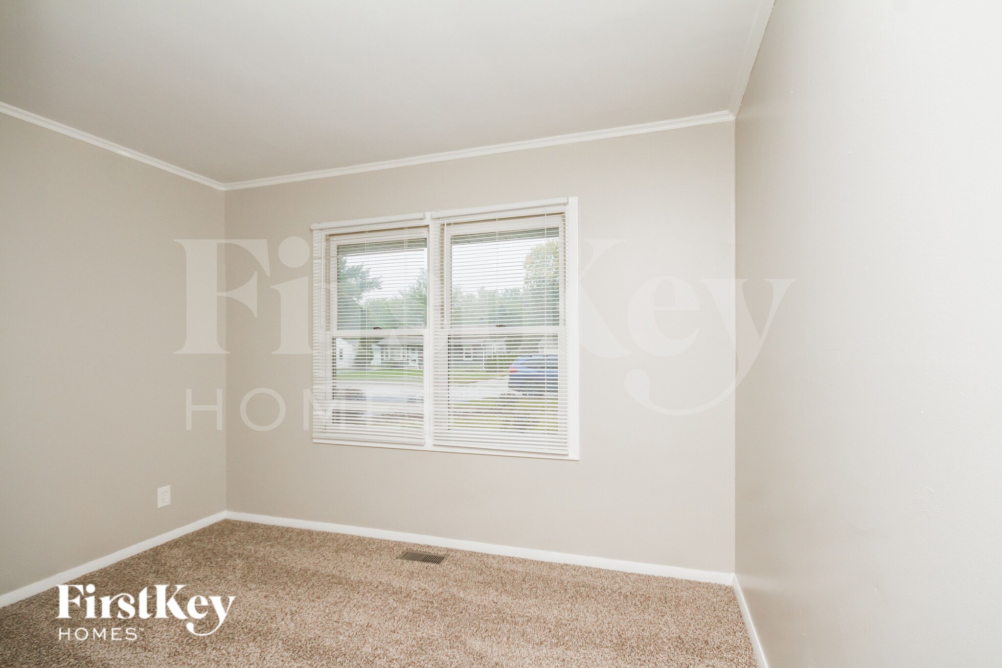 Building Photo - 439 W Margaret Terrace