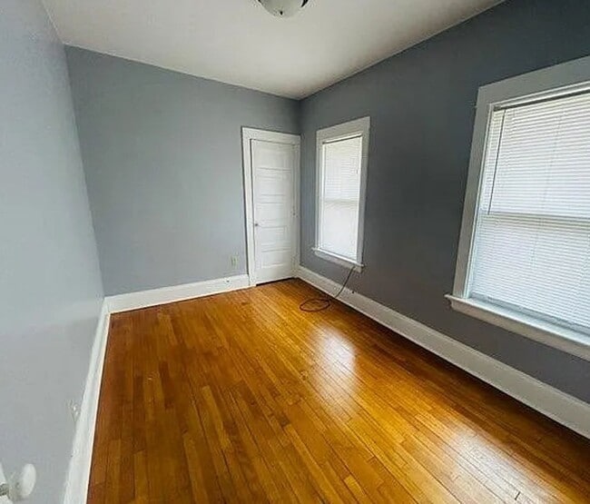 Building Photo - 983-985 87th Ave W