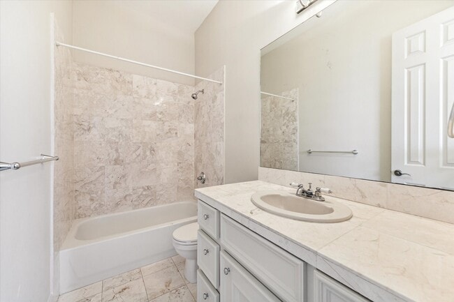 Building Photo - 1231 W Pierce St