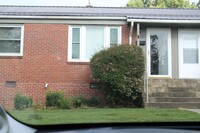 Building Photo - Renovated Sapphire Manor Condo