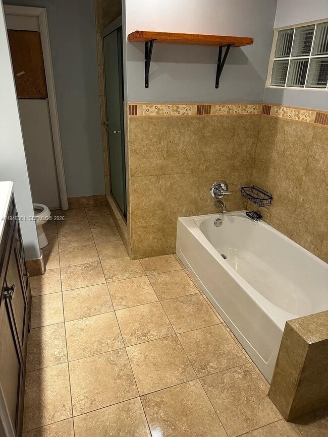 Building Photo - 812 SE 14th Ct