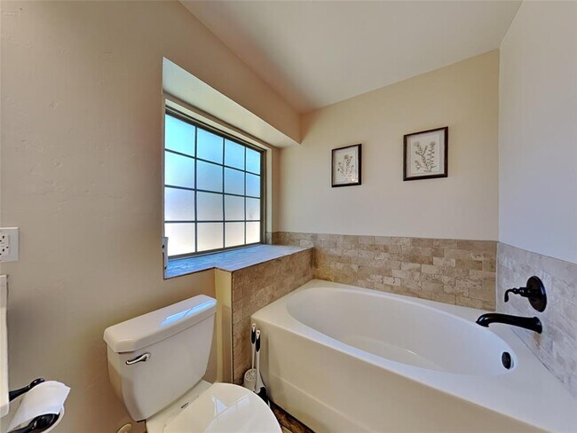 Building Photo - 12505 Edison Dr