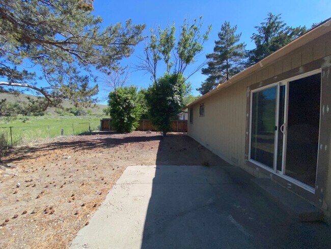 Building Photo - 4980 Reggie Rd