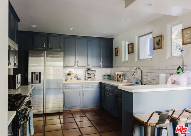 Building Photo - 2041 Glencoe Way