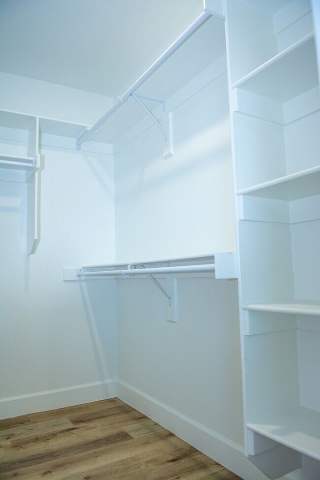 Building Photo - New 3 Bedroom / 2.5 Bathroom Townhome in D...