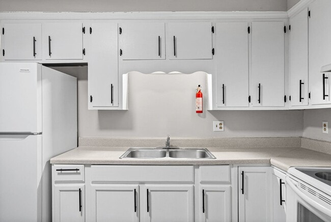 Building Photo - 111 Tandy Dr