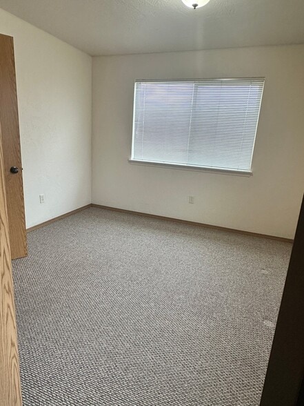 Building Photo - 37 Appleway Dr