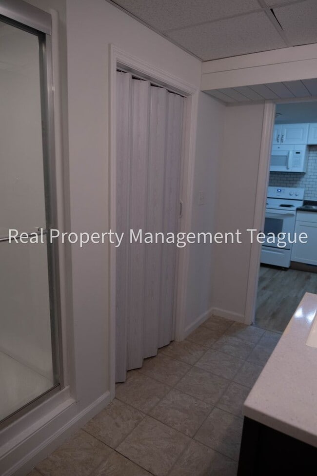 Building Photo - Heat and Utilities Paid by Owner!