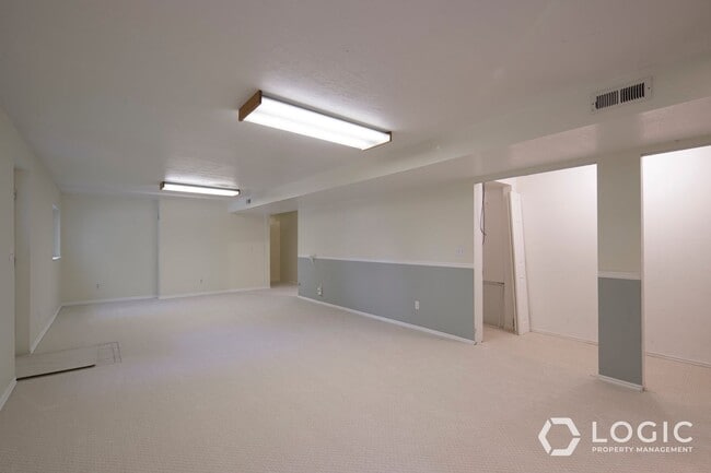 Building Photo - Spacious Home in Tooele!