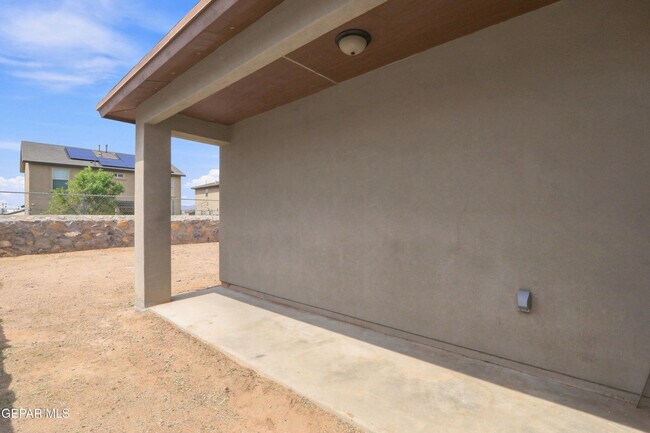 Building Photo - 7008 Faxon Dr