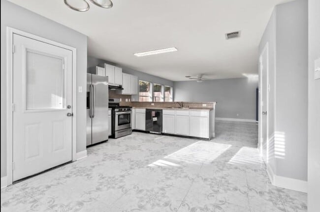 Building Photo - 11838 Sardis Lake Dr