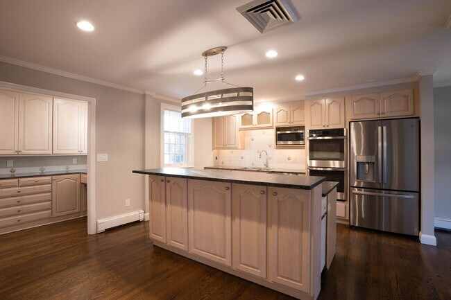 Building Photo - Entire House on 1 Acre of Land! - 8 Bedroom