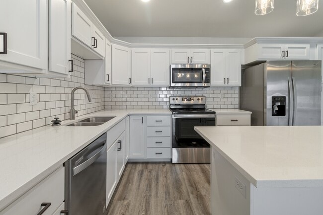 Building Photo - 242 Divide Dr