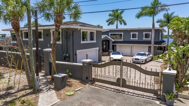 Primary Photo - 2785 Bayside Dr S