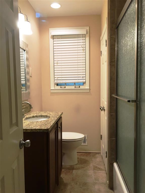 Building Photo - 3BR/2BA Gorgeous East Memphis Home. Gate Entry Driveway and ALL Lawn Maintenance is included! Pet...