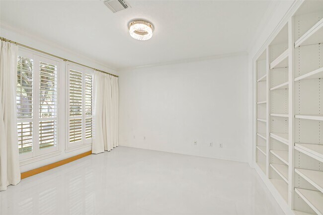 Building Photo - 25831 Coyote Springs Ct