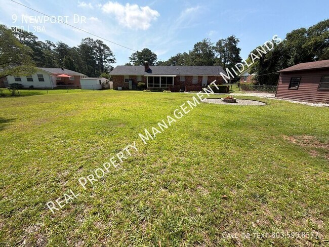 Building Photo - 9 Newport Dr