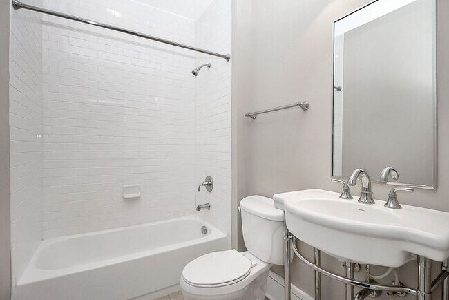 Building Photo - Industrial Corner 2BD/2BA Condo at Steelhaus in Plaza Midwood!