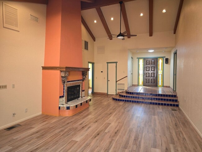 Building Photo - HOUSE - VILLAGE OF OAK CREEK