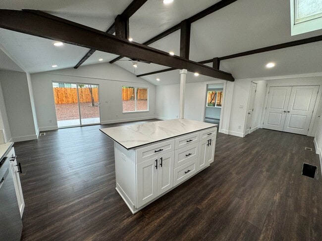 Building Photo - 10054 SW 35th Ave