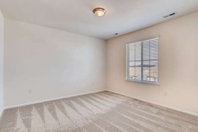 Building Photo - 3162 Jonquil St