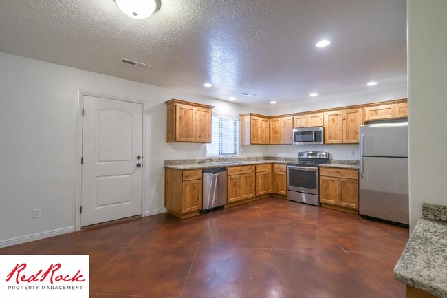 Building Photo - DOG-FRIENDLY 3 Bedroom Townhome with INTER...