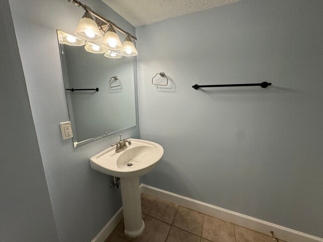 Building Photo - Move In Special! Coastal Creek Upstairs 2/...