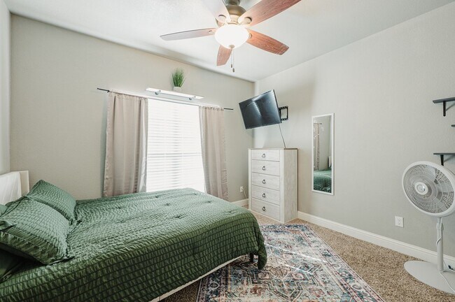 Building Photo - 3906 Oporto St