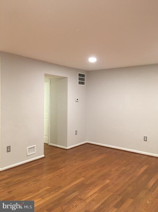 Building Photo - 10262 Cub Run Ct