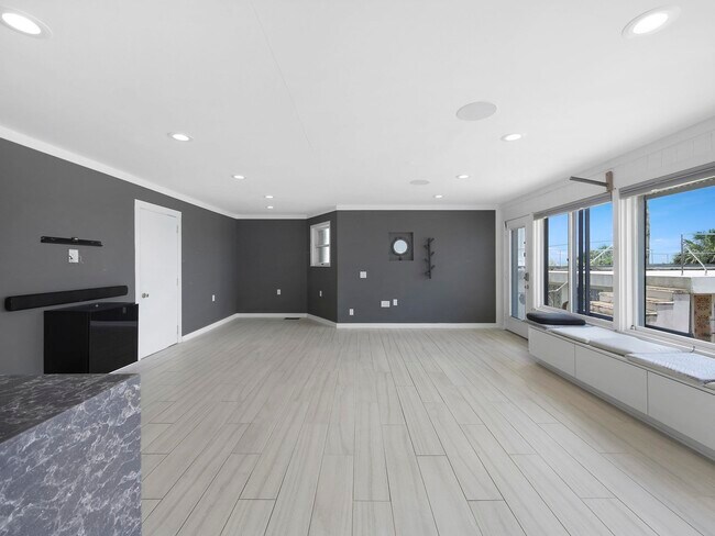 Building Photo - 5084 Atlantic View