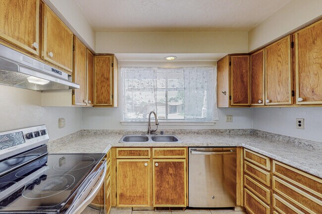 Building Photo - 7309 Coulson Dr NE