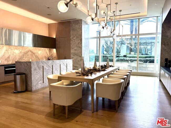 Building Photo - 877 Francisco St